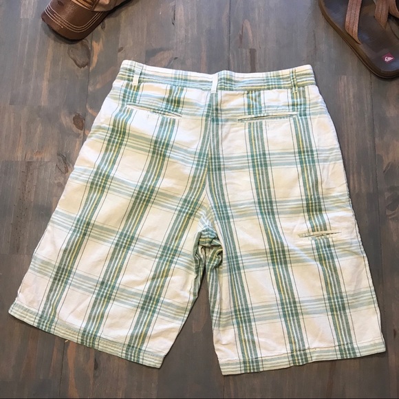 W.R. green and white plaid men’s shorts - Picture 4 of 5